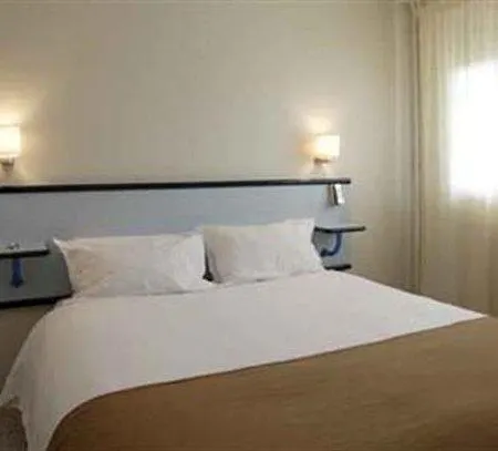 Hotel Kyriad Saintes