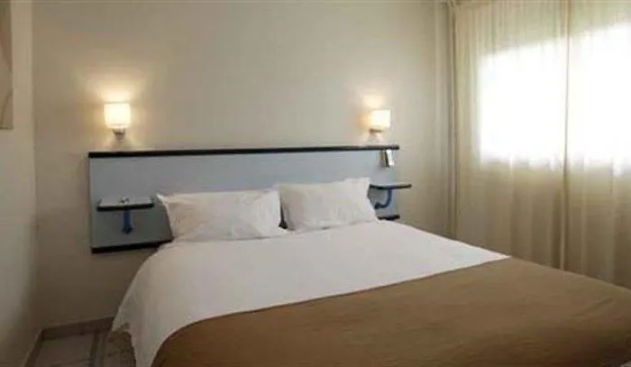 Hotel Kyriad Saintes